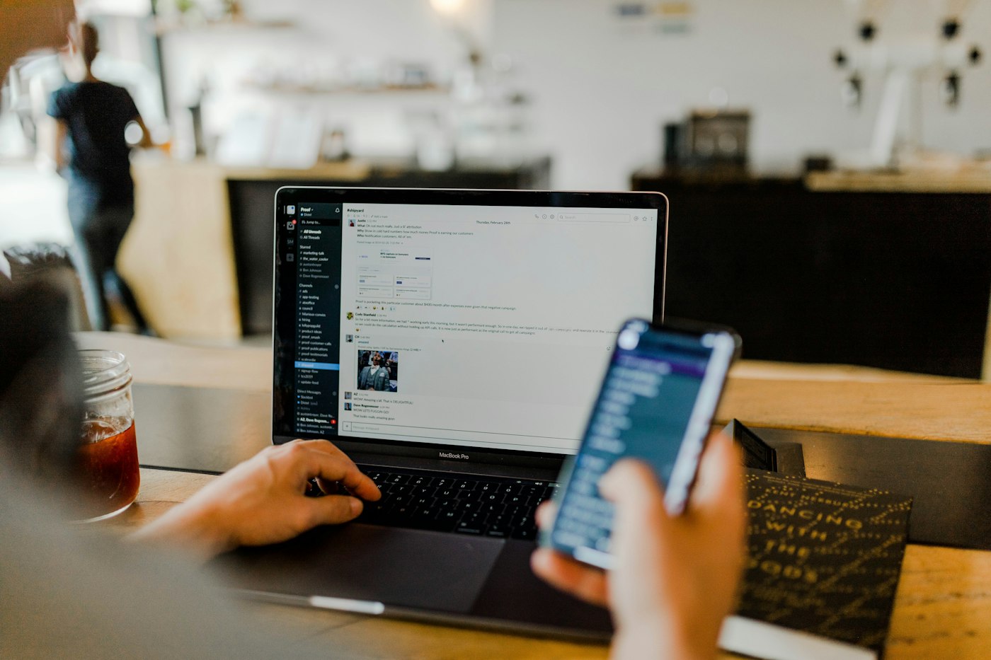 Biểu tượng tên miền và hosting cho website